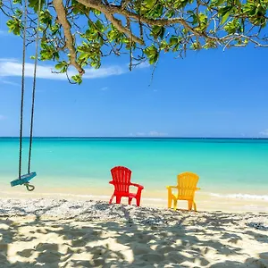 Hotel And Tan, Ocho Rios